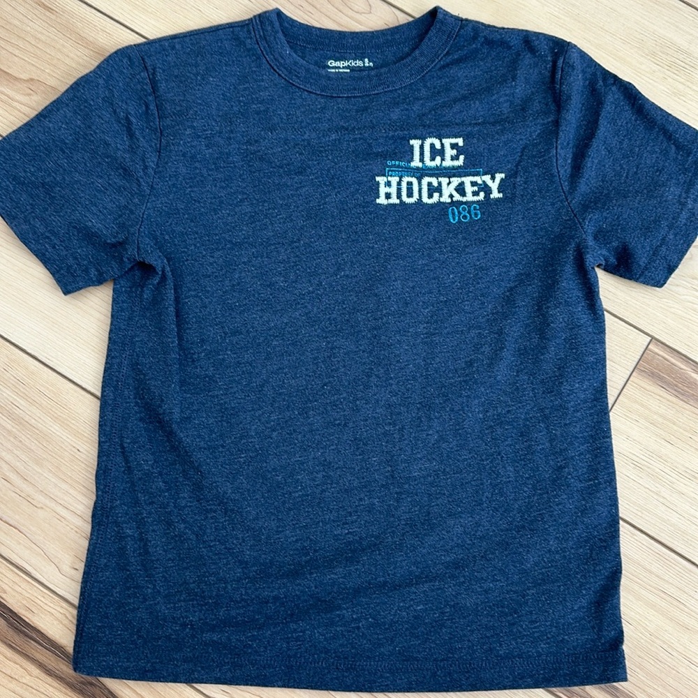 Gap kids boys short sleeve t-shirt size 6/7